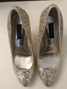 ✴️ SOLD✴️ WHBM Gold Sequin Heels👠